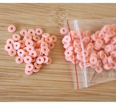 Zakje Katsuki of polymeer klei kralen zalm roze 6mm.
