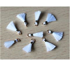 Kwastje of tassel wit met goudkleurig ringetje, 10mm. Per stuk.