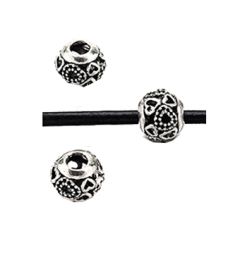 Metalen kraal met hartjes 12x10mm. Per stuk.