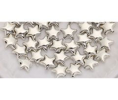 Metalen kraal ster zilverkleurig 7x7mm, per 4 stuks.