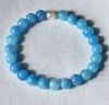Armband zachtblauwe 8mm jade chalcedoon kralen met rijstparel.