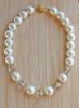 Ketting vintage chic met 16mm matte creme acryl parels en swarovski bicones, 44cm