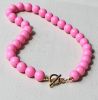 Ketting donker roze DQ acryl kralen 14mm, sluiting voor
