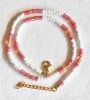 Ketting 4mm donker roze, witte en goudkleurige Miyuki kralen