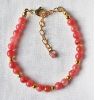 Armband donker roze jade met rvs gouden kraaltjes